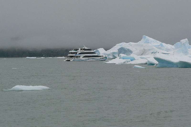 07 Iceberg Staccati dal Ghiacciaio Upsala